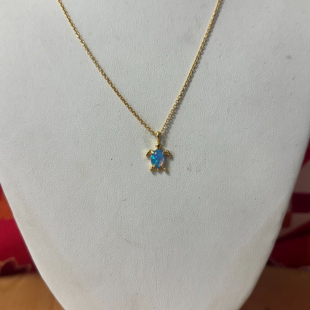 MACY DEPARTMENT STORE NECKLACE S4